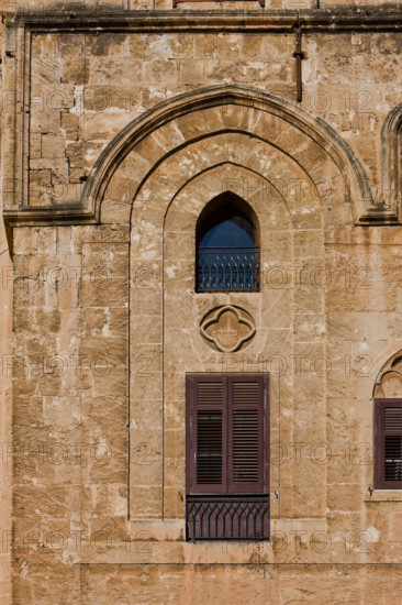 Palermo, Palazzo Reale o Palazzo dei Normanni: prospetto Nord-orientale della Torre Pisana. Dettaglio architettonico.

[ENG]
Palermo, The Royal Palace or Palazzo dei Normanni (Palace of the Normans): view of the North-East façade of the Pisan Tower. Architectural detail.
Palazzo Reale (Palazzo dei Norma, Palermo (PA), Sicilia - Sicily, Italia - Italy
