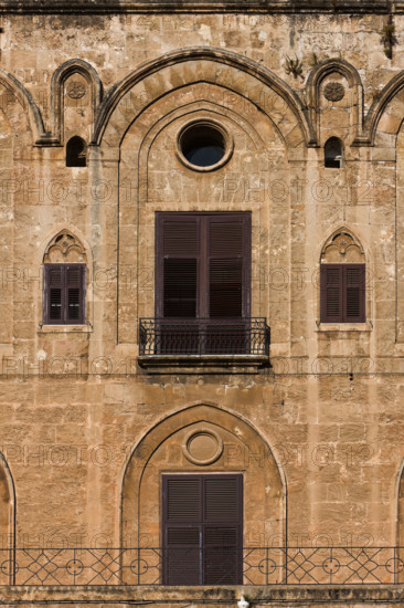 Palermo, Palazzo Reale o Palazzo dei Normanni: prospetto Nord-orientale della Torre Pisana. Dettaglio architettonico.

[ENG]
Palermo, The Royal Palace or Palazzo dei Normanni (Palace of the Normans): view of the North-East façade of the Pisan Tower. Architectural detail.
Palazzo Reale (Palazzo dei Norma, Palermo (PA), Sicilia - Sicily, Italia - Italy