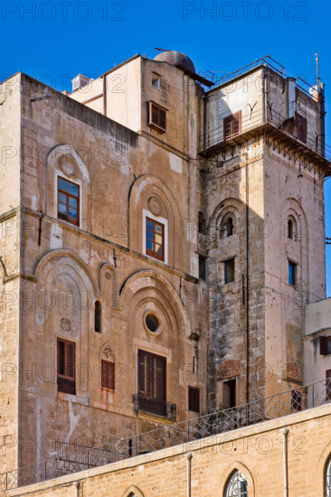 Palermo, Palazzo Reale o Palazzo dei Normanni: il lato Nord-orientale della Torre Pisana.

[ENG]
Palermo, The Royal Palace or Palazzo dei Normanni (Palace of the Normans): view of the North-East side of the Pisan Tower.
Palazzo Reale (Palazzo dei Norma, Palermo (PA), Sicilia - Sicily, Italia - Italy