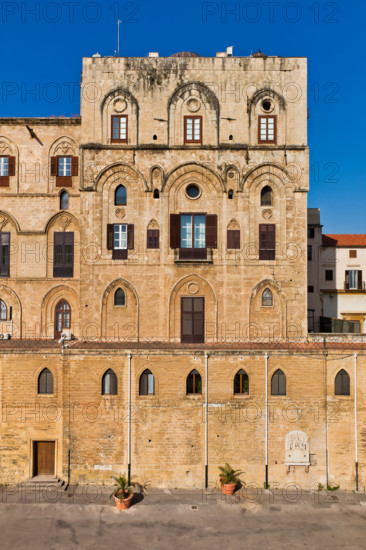 Palermo, Palazzo Reale o Palazzo dei Normanni: prospetto Nord-orientale della Torre Pisana.

[ENG]
Palermo, The Royal Palace or Palazzo dei Normanni (Palace of the Normans): view of the North-East façade of the Pisan Tower.
Palazzo Reale (Palazzo dei Norma, Palermo (PA), Sicilia - Sicily, Italia - Italy