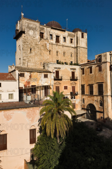 Palermo, Palazzo Reale o Palazzo dei Normanni: veduta della Torre Pisana da Sud-Ovest.

[ENG]
Palermo, The Royal Palace or Palazzo dei Normanni (Palace of the Normans): view of the Pisan Tower from South-West.
Palazzo Reale (Palazzo dei Norma, Palermo (PA), Sicilia - Sicily, Italia - Italy