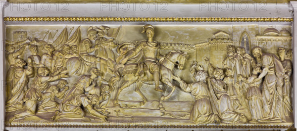 Palermo, Palazzo Reale o Palazzo dei Normanni, Appartamento Reale, Sala Gialla: decorazione a stucco dei sovrapporta.

[ENG]
Palermo, The Royal Palace or Palazzo dei Normanni (Palace of the Normans), The Royal Apartment, The Yellow Room: stucco decoration over the doors.
Palazzo Reale (Palazzo dei Norma, Palermo (PA), Sicilia - Sicily, Italia - Italy
