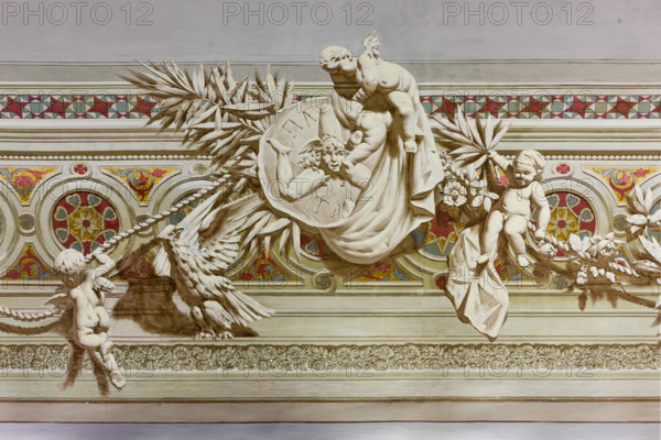 Palermo, Palazzo Reale o Palazzo dei Normanni, Appartamento Reale, Sala dei Viceré: fregi decorativi della volta. Particolare con il simbolo delle tre gambe della Trinacria. Pitture murali a secco di Salvatore Gregorietti, 1901

[ENG]
Palermo, The Royal Palace or Palazzo dei Normanni (Palace of the Normans), The Royal Apartment, The Viceroy Room:decorative friezes of the vault. Detail with the symbol of the three legs of Trinacria. Dry wall paintings by Salvatore Gregorietti, 1901
Palazzo Reale (Palazzo dei Norma, Palermo (PA), Sicilia - Sicily, Italia - Italy