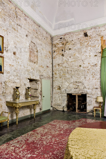 Palermo, Palazzo Reale o Palazzo dei Normanni, Appartamento Reale, Sala muri scrostati o Sala ex Presidenti: scorcio di un angolo.

[ENG]
Palermo, The Royal Palace or Palazzo dei Normanni (Palace of the Normans), The Royal Apartment, Room of the Peeling Walls or Former Presidents: partial view of a corner.
Palazzo Reale (Palazzo dei Norma, Palermo (PA), Sicilia - Sicily, Italia - Italy