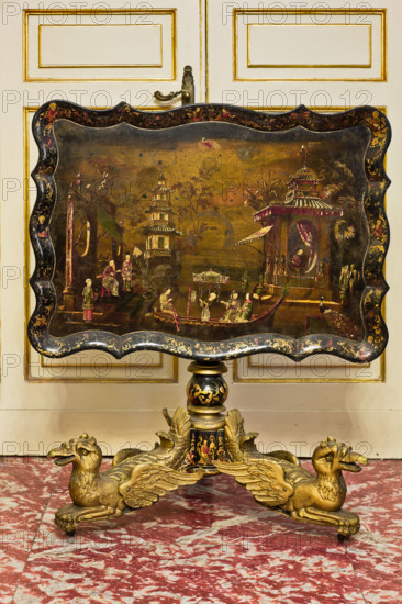 Palermo, Palazzo Reale o Palazzo dei Normanni, Appartamento Reale, Sala Cinese o Gabinetto Cinese: tavolino da thè a vela. Nel piano è raffigurato un paesaggio con scene di vita a imitazione delle lacche cinesi, opera di artigianato siciliano del sec. XIX.

[ENG]
Palermo, The Royal Palace or Palazzo dei Normanni (Palace of the Normans), The Royal Apartment, The Chinese Room or the Chinese Study: a tea table. On the top there is a landscape with scenes of life in imitation of Chinese lacquers. Work by Sicilian craftsmanship, XIX century.
Palazzo Reale (Palazzo dei Norma, Palermo (PA), Sicilia - Sicily, Italia - Italy