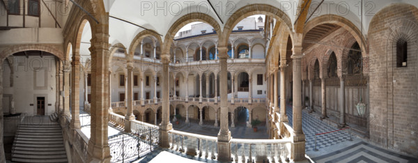 Palermo, Palazzo Reale o Palazzo dei Normanni, Cortile Maqueda: veduta.

[ENG]
Palermo, The Royal Palace or Palazzo dei Normanni (Palace of the Normans), The Maqueda Courtyard: view.
Palazzo Reale (Palazzo dei Norma, Palermo (PA), Sicilia - Sicily, Italia - Italy