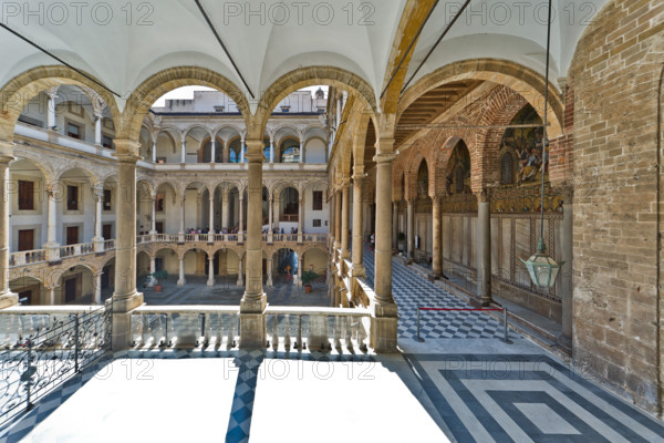 Palermo, Palazzo Reale o Palazzo dei Normanni, Cortile Maqueda: veduta.

[ENG]
Palermo, The Royal Palace or Palazzo dei Normanni (Palace of the Normans), The Maqueda Courtyard: view.
Palazzo Reale (Palazzo dei Norma, Palermo (PA), Sicilia - Sicily, Italia - Italy