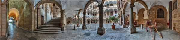 Cour du Palais des Normands à Palerme, Sicile, Italie.