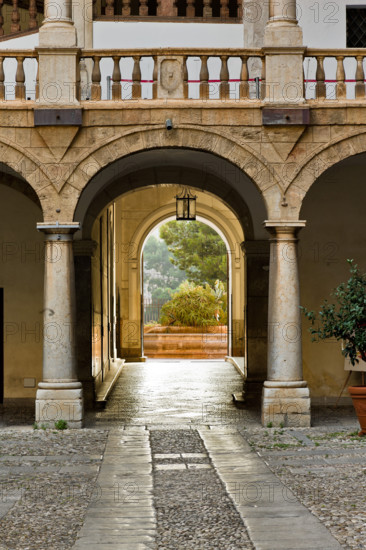 Palermo, Palazzo Reale o Palazzo dei Normanni, Cortile Maqueda: scorcio..

[ENG]
Palermo, The Royal Palace or Palazzo dei Normanni (Palace of the Normans), The Maqueda Courtyard: partial view.
Palazzo Reale (Palazzo dei Norma, Palermo (PA), Sicilia - Sicily, Italia - Italy