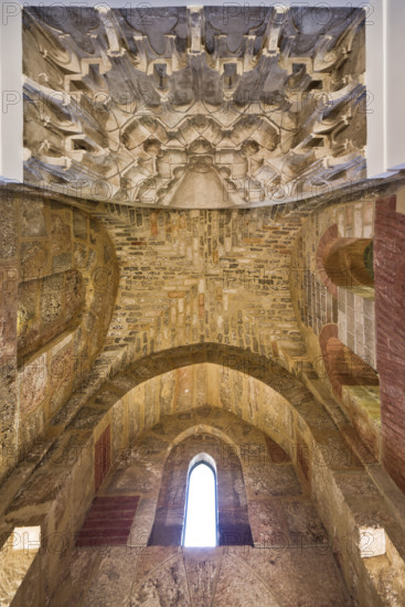 Palermo, Palazzo Reale o Palazzo dei Normanni,  Torre pisana, ambiente superiore oggi adibito a studio privato del Presidente dell'Assemblea regionale siciliana: veduta zenitale del soffitto a muqarnas.

[ENG]
Palermo, The Royal Palace or Palazzo dei Normanni (Palace of the Normans), The Pisana Tower, upper room now used as private study of the President of the Sicilian Regional Assembly: zenithal view of the ceiling decorated with muqarnas.
Palazzo Reale (Palazzo dei Norma, Palermo (PA), Sicilia - Sicily, Italia - Italy
