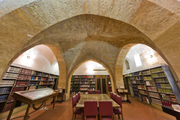 Palermo, Palazzo Reale o Palazzo dei Normanni, Torre Pisana, Sala del Tesoro o Zecca, oggi biblioteca: veduta.

[ENG]
Palermo, The Royal Palace or Palazzo dei Normanni (Palace of the Normans), Pisana Tower,  the Treasure Hall or Mint (today it is the library): view.
Palazzo Reale (Palazzo dei Norma, Palermo (PA), Sicilia - Sicily, Italia - Italy