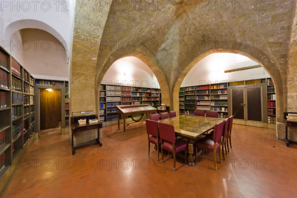 Palermo, Palazzo Reale o Palazzo dei Normanni, Torre Pisana, Sala del Tesoro o Zecca, oggi biblioteca: veduta.

[ENG]
Palermo, The Royal Palace or Palazzo dei Normanni (Palace of the Normans), Pisana Tower,  the Treasure Hall or Mint (today it is the library): view.
Palazzo Reale (Palazzo dei Norma, Palermo (PA), Sicilia - Sicily, Italia - Italy