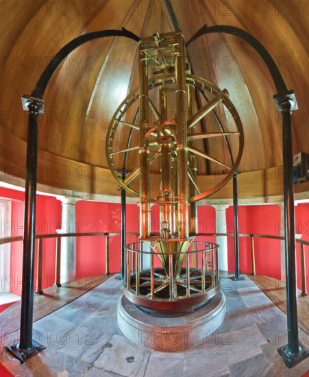 Palermo, Palazzo Reale o Palazzo dei Normanni, Torre Pisana, Osservatorio Astronomico "Giuseppe Piazzi": sala con il cerchio di Ramsden o cerchio altazimutale, costruito per misurare la posizione apparente degli oggetti astronomici.

[ENG]
Palermo, The Royal Palace or Palazzo dei Normanni (Palace of the Normans), the Pisana Tower, The Astronomical Observatory "Giuseppe Piazzi" : the room with the Circle manufactured by Jesse Ramsden. The 5-foot diameter Palermo circle manufactured by Jesse Ramsden was made to measure apparent positions of astronomical objects.
Palazzo Reale (Palazzo dei Norma, Palermo (PA), Sicilia - Sicily, Italia - Italy