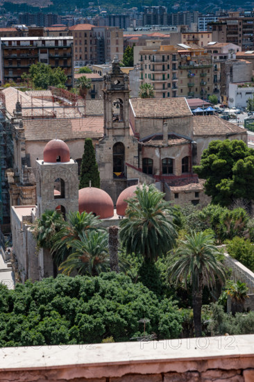 Palermo: veduta della città dalla Torre di Porta Nuova. Al centro, la Chiesa di San Giovanni degli Eremiti.

[ENG]
Palermo: view of the town from the Porta Nuova Tower. At the centre, the S. John of Hermits Church.
Palermo (PA), Sicilia - Sicily, Italia - Italy