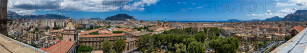 Palermo: veduta orbicolare della città dalla Torre di Porta Nuova. 

[ENG]
Palermo: orbicular view of the town from the Porta Nuova Tower.
Palermo (PA), Sicilia - Sicily, Italia - Italy