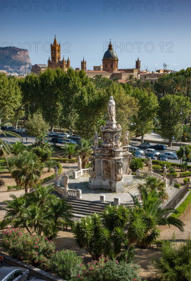Palermo: veduta della città dalla Torre di Porta Nuova. Al centro, piazza Vittoria col monumento a Filippo V.

[ENG]
Palermo: view of the town from the Porta Nuova Tower. At the centre,Vittoria Square with the monument dedicated to Philip V.
Palermo (PA), Sicilia - Sicily, Italia - Italy