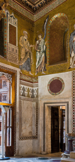 Palermo, Palazzo Reale o Palazzo dei Normanni,  Cappella Palatina (Basilica): scorcio dell'angolo sud-ovest con mosaico che rappresenta "San Pietro liberato dall''angelo" (XII secolo).

[ENG]
Palermo, The Royal Palace or Palazzo dei Normanni (Palace of the Normans), The Palatine Chapel (Basilica): partial view of the south west corner with the mosaic "St Peter freed by the angel" (XII century).
Palazzo Reale (Palazzo dei Norma, Palermo (PA), Sicilia - Sicily, Italia - Italy