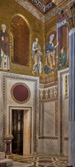 Palermo, Palazzo Reale o Palazzo dei Normanni,  Cappella Palatina (Basilica): scorcio dell'angolo sud-ovest con mosaico che rappresenta "San Pietro liberato dall''angelo" (XII secolo).

[ENG]
Palermo, The Royal Palace or Palazzo dei Normanni (Palace of the Normans), The Palatine Chapel (Basilica): partial view of the south west corner with the mosaic "St Peter freed by the angel" (XII century).
Palazzo Reale (Palazzo dei Norma, Palermo (PA), Sicilia - Sicily, Italia - Italy