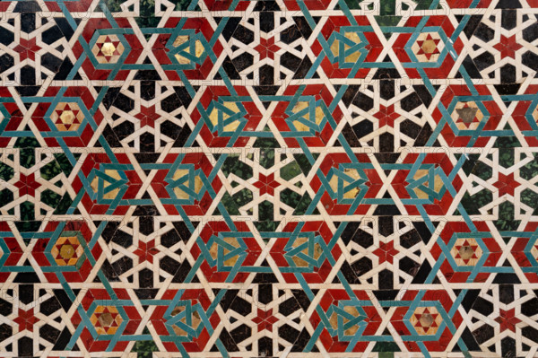 Palermo, Palazzo Reale o Palazzo dei Normanni,  Cappella Palatina (Basilica), il pavimento: particolare con motivi geometrici.

[ENG]
Palermo, The Royal Palace or Palazzo dei Normanni (Palace of the Normans), The Palatine Chapel (Basilica), the floos: detail with geometric pattern.
Palazzo Reale (Palazzo dei Norma, Palermo (PA), Sicilia - Sicily, Italia - Italy