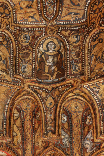 Palermo, Palazzo Reale o Palazzo dei Normanni,  Cappella Palatina (Basilica), navata centrale:  soffitto ligneo, realizzato da maestri di scuola fatimide e costituito da cassoni lignei a muqarnas, dipinte con immagini rare (ornamenti fitoformi e zoomorfi, uccelli, animali fantastici e mitologici, tra cui figure umane in scene di caccia, di guerra e d'amore, suonatori, danzatori e danzatrici del ventre, giocatori di scacchi. Figurazioni generalmente vietate dalla tradizione musulmana) e iscrizioni cufiche (1143). 
Particolare.

[ENG]
Palermo, The Royal Palace or Palazzo dei Normanni (Palace of the Normans), The Palatine Chapel (Basilica), central nave: wooden ceiling, created by Fatimid school masters and consisting of wooden coffers called muqarnas, painted with rare images (phytoform and zoomorphic ornaments, birds, fantastic and mythological animals, including human figures in hunting, making war and  love, players, dancers and belly dancers, chess players: These figures are gene...