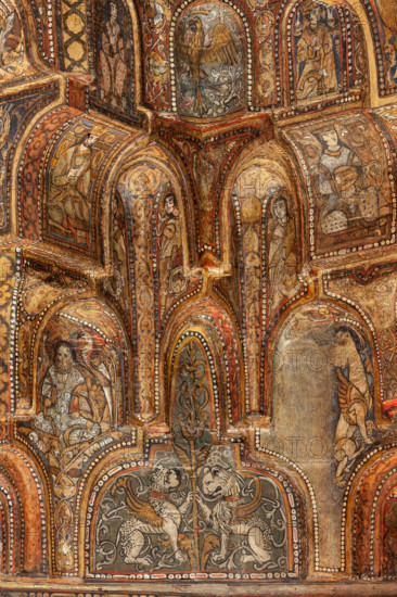 Palermo, The Royal Palace or Palazzo dei Normanni (Palace of the Normans), The Palatine Chapel (Basilica), central nave: wooden ceiling, created by Fatimid school masters and consisting of wooden coffers called muqarnas, painted with rare images (phytoform and zoomorphic ornaments, birds, fantastic and mythological animals, including human figures in hunting, making war and love, players, dancers and belly dancers, chess players: These figures are generally prohibited by the Muslim tradition) and Cufic inscriptions (1143).
Detail.
Palazzo Reale (Palazzo dei Norma, Palermo (PA), Sicilia - Sicily, Italia - Italy