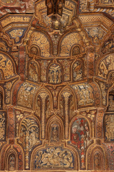 Palermo, Palazzo Reale o Palazzo dei Normanni,  Cappella Palatina (Basilica), navata centrale:  soffitto ligneo, realizzato da maestri di scuola fatimide e costituito da cassoni lignei a muqarnas, dipinte con immagini rare (ornamenti fitoformi e zoomorfi, uccelli, animali fantastici e mitologici, tra cui figure umane in scene di caccia, di guerra e d'amore, suonatori, danzatori e danzatrici del ventre, giocatori di scacchi. Figurazioni generalmente vietate dalla tradizione musulmana) e iscrizioni cufiche (1143). 
Particolare.

[ENG]
Palermo, The Royal Palace or Palazzo dei Normanni (Palace of the Normans), The Palatine Chapel (Basilica), central nave: wooden ceiling, created by Fatimid school masters and consisting of wooden coffers called muqarnas, painted with rare images (phytoform and zoomorphic ornaments, birds, fantastic and mythological animals, including human figures in hunting, making war and  love, players, dancers and belly dancers, chess players: These figures are gene...