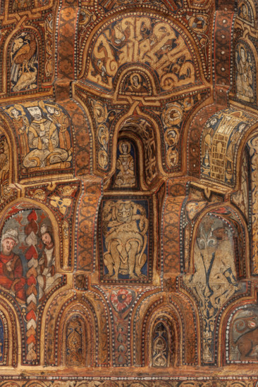 Palermo, Palazzo Reale o Palazzo dei Normanni,  Cappella Palatina (Basilica), navata centrale:  soffitto ligneo, realizzato da maestri di scuola fatimide e costituito da cassoni lignei a muqarnas, dipinte con immagini rare (ornamenti fitoformi e zoomorfi, uccelli, animali fantastici e mitologici, tra cui figure umane in scene di caccia, di guerra e d'amore, suonatori, danzatori e danzatrici del ventre, giocatori di scacchi. Figurazioni generalmente vietate dalla tradizione musulmana) e iscrizioni cufiche (1143). 
Particolare.

[ENG]
Palermo, The Royal Palace or Palazzo dei Normanni (Palace of the Normans), The Palatine Chapel (Basilica), central nave: wooden ceiling, created by Fatimid school masters and consisting of wooden coffers called muqarnas, painted with rare images (phytoform and zoomorphic ornaments, birds, fantastic and mythological animals, including human figures in hunting, making war and  love, players, dancers and belly dancers, chess players: These figures are gene...