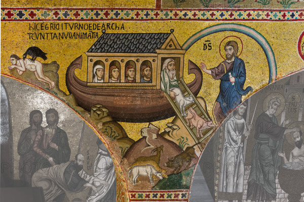 Palermo, Palazzo Reale o Palazzo dei Normanni,  Cappella Palatina (Basilica), ciclo di mosaici Vecchio Testamento, pennacchi della navata centrale: "Noè fa sbarcare gli animali dall'Arca", secolo XII.

[ENG]
Palermo, The Royal Palace or Palazzo dei Normanni (Palace of the Normans), The Palatine Chapel (Basilica), cycle of mosaics on the Old Testament, pendentive of the nave: "Noah Landing the Animals from the Ark, XII century.
Palazzo Reale (Palazzo dei Norma, Palermo (PA), Sicilia - Sicily, Italia - Italy