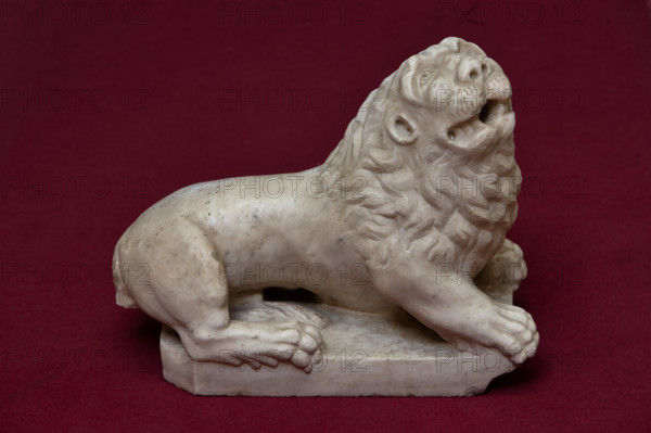 Palermo, Palazzo Reale o Palazzo dei Normanni, Torre Joharia, Sala dei Venti: leone in marmo di epoca normanna.

[ENG]
Palermo, The Royal Palace or Palazzo dei Normanni (Palace of the Normans), Joharia Tower, the Winds Room: marble lion (Norman age).
Palazzo Reale (Palazzo dei Norma, Palermo (PA), Sicilia - Sicily, Italia - Italy