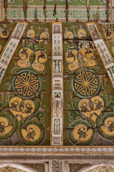 Palermo, Palazzo Reale o Palazzo dei Normanni, Torre Joharia, Sala dei Venti: cuspide lignea con al centro la Rosa dei Venti. Particolare.

[ENG]
Palermo, The Royal Palace or Palazzo dei Normanni (Palace of the Normans), Joharia Tower, the Winds Room: wooden cusp with the Rose of the Winds  (Compass Rose) at its centre. Detail.
Palazzo Reale (Palazzo dei Norma, Palermo (PA), Sicilia - Sicily, Italia - Italy