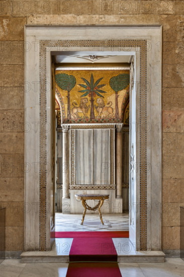 Palermo, Palazzo Reale o Palazzo dei Normanni, Torre Joharia, Sala dei Venti: veduta. Particolare della porta che immette su Sala di Re Ruggero

[ENG]
Palermo, The Royal Palace or Palazzo dei Normanni (Palace of the Normans), Joharia Tower, the Winds Room: view. Detail of the door leading to the King Ruggero Room.
Palazzo Reale (Palazzo dei Norma, Palermo (PA), Sicilia - Sicily, Italia - Italy