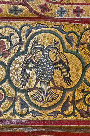 Palermo, Palazzo Reale o Palazzo dei Normanni, Torre Pisana, Sala di Re Ruggero(sala voluta da Re Ruggero II d'Altavilla): decorazione del sottarco della volta con mosaici di animali. Questi mosaici risalgono al periodo di Federico II di Svevia.
Particolare con aquila bifronte (stemma reale dell'Imperatore Federico II).

[ENG]
Palermo, The Royal Palace or Palazzo dei Normanni (Palace of the Normans), Pisana Tower,  the King Roger Room (the Room which was commissioned by King Roger II d'Altavilla): decoration of the arch below the vault with mosaics of animals. These mosaics date back to the period of Frederick II.
Detail with double headed eagle (emblem of Emperor Frederik II).
Palazzo Reale (Palazzo dei Norma, Palermo (PA), Sicilia - Sicily, Italia - Italy