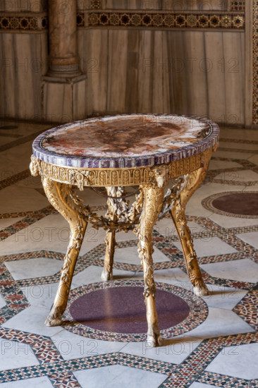 Palermo, Palazzo Reale o Palazzo dei Normanni, Torre Pisana, Sala di Re Ruggero (sala voluta da Re Ruggero II d'Altavilla): tavolino. 

[ENG]
Palermo, The Royal Palace or Palazzo dei Normanni (Palace of the Normans), Pisana Tower,  the King Roger Room (Room was commissioned by King Roger II d'Altavilla): small table.
Palazzo Reale (Palazzo dei Norma, Palermo (PA), Sicilia - Sicily, Italia - Italy