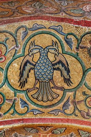Palermo, Palazzo Reale o Palazzo dei Normanni, Torre Pisana, Sala di Re Ruggero(sala voluta da Re Ruggero II d'Altavilla): decorazione del sottarco della volta con mosaici di animali. Questi mosaici risalgono al periodo di Federico II di Svevia.
Particolare con aquila bifronte (stemma reale dell'Imperatore Federico II).

[ENG]
Palermo, The Royal Palace or Palazzo dei Normanni (Palace of the Normans), Pisana Tower,  the King Roger Room (the Room which was commissioned by King Roger II d'Altavilla): decoration of the arch below the vault with mosaics of animals. These mosaics date back to the period of Frederick II.
Detail with double headed eagle (emblem of Emperor Frederik II).
Palazzo Reale (Palazzo dei Norma, Palermo (PA), Sicilia - Sicily, Italia - Italy
