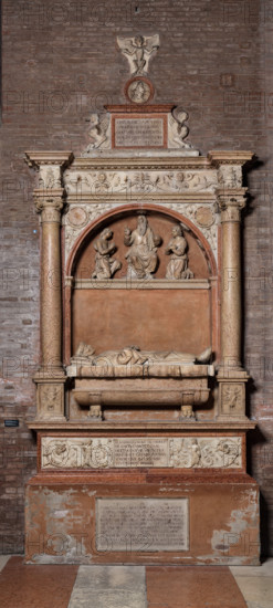 Modena, Duomo, interno, navata destra: monumento funerario dedicato a Francesco Molza; di Bartolomeo Spani, 1516. Marmo di Carrara, marmo proconnesio, pietra d'Istria e rosso ammonitico.

[ENG]
Modena, Cathedral, interior, right aisle: funerary monument dedicated to Francesco Molza; Bartolomeo Spani, 1516. Carrara marble, Proconnesian marble, Istrian stone and red ammonitic stone.
Duomo, Modena (MO), Emilia Romagna, Italia - Italy