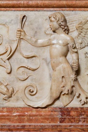 Modena, Duomo, interno, navata destra: monumento funerario dedicato a Francesco Molza; di Bartolomeo Spani, 1516. Marmo di Carrara, marmo proconnesio, pietra d'Istria e rosso ammonitico.

[ENG]
Modena, Cathedral, interior, right aisle: funerary monument dedicated to Francesco Molza; Bartolomeo Spani, 1516. Carrara marble, Proconnesian marble, Istrian stone and red ammonitic stone.