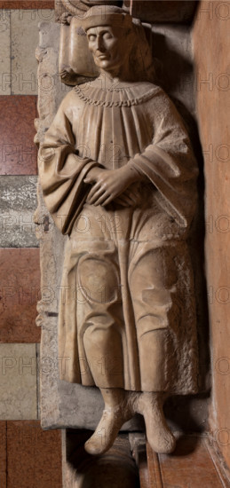 Modena, Duomo, interno, navata destra: monumento funerario dedicato a Francesco Molza; di Bartolomeo Spani, 1516. Marmo di Carrara, marmo proconnesio, pietra d'Istria e rosso ammonitico.

[ENG]
Modena, Cathedral, interior, right aisle: funerary monument dedicated to Francesco Molza; Bartolomeo Spani, 1516. Carrara marble, Proconnesian marble, Istrian stone and red ammonitic stone.