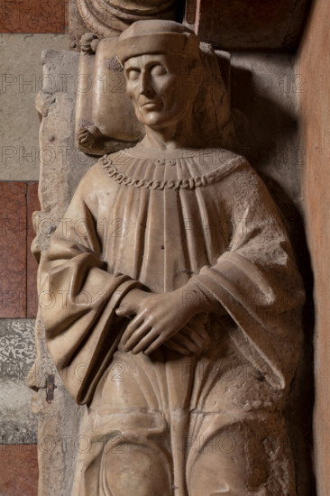 Modena, Duomo, interno, navata destra: monumento funerario dedicato a Francesco Molza; di Bartolomeo Spani, 1516. Marmo di Carrara, marmo proconnesio, pietra d'Istria e rosso ammonitico.

[ENG]
Modena, Cathedral, interior, right aisle: funerary monument dedicated to Francesco Molza; Bartolomeo Spani, 1516. Carrara marble, Proconnesian marble, Istrian stone and red ammonitic stone.