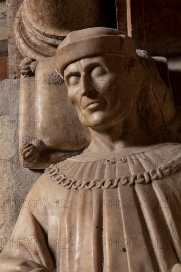 Modena, Duomo, interno, navata destra: monumento funerario dedicato a Francesco Molza; di Bartolomeo Spani, 1516. Marmo di Carrara, marmo proconnesio, pietra d'Istria e rosso ammonitico.

[ENG]
Modena, Cathedral, interior, right aisle: funerary monument dedicated to Francesco Molza; Bartolomeo Spani, 1516. Carrara marble, Proconnesian marble, Istrian stone and red ammonitic stone.