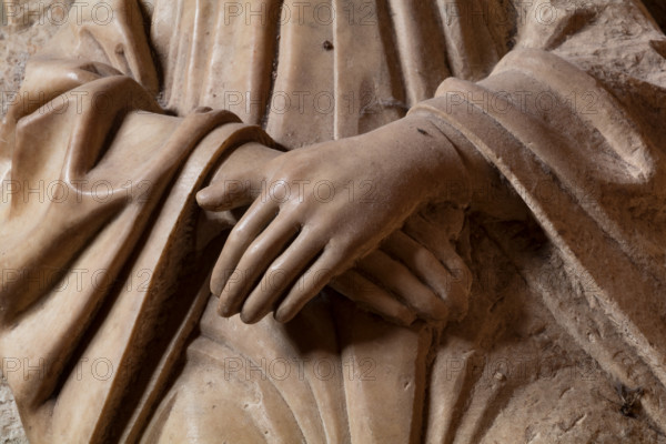 Modena, Duomo, interno, navata destra: monumento funerario dedicato a Francesco Molza; di Bartolomeo Spani, 1516. Marmo di Carrara, marmo proconnesio, pietra d'Istria e rosso ammonitico.

[ENG]
Modena, Cathedral, interior, right aisle: funerary monument dedicated to Francesco Molza; Bartolomeo Spani, 1516. Carrara marble, Proconnesian marble, Istrian stone and red ammonitic stone.