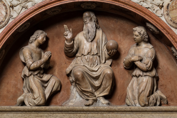 Modena, Duomo, interno, navata destra: monumento funerario dedicato a Francesco Molza; di Bartolomeo Spani, 1516. Marmo di Carrara, marmo proconnesio, pietra d'Istria e rosso ammonitico.

[ENG]
Modena, Cathedral, interior, right aisle: funerary monument dedicated to Francesco Molza; Bartolomeo Spani, 1516. Carrara marble, Proconnesian marble, Istrian stone and red ammonitic stone.