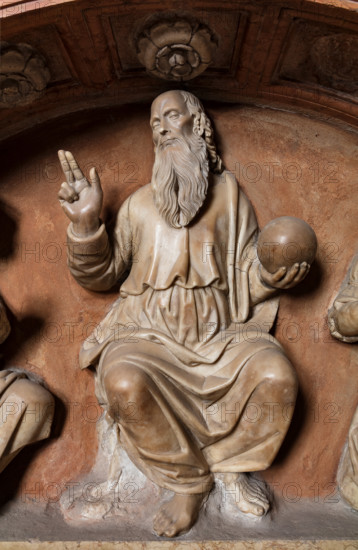Modena, Duomo, interno, navata destra: monumento funerario dedicato a Francesco Molza; di Bartolomeo Spani, 1516. Marmo di Carrara, marmo proconnesio, pietra d'Istria e rosso ammonitico.

[ENG]
Modena, Cathedral, interior, right aisle: funerary monument dedicated to Francesco Molza; Bartolomeo Spani, 1516. Carrara marble, Proconnesian marble, Istrian stone and red ammonitic stone.