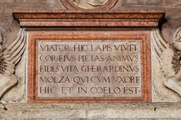 Modena, Duomo, interno, navata destra: monumento funerario dedicato a Francesco Molza; di Bartolomeo Spani, 1516. Marmo di Carrara, marmo proconnesio, pietra d'Istria e rosso ammonitico.

[ENG]
Modena, Cathedral, interior, right aisle: funerary monument dedicated to Francesco Molza; Bartolomeo Spani, 1516. Carrara marble, Proconnesian marble, Istrian stone and red ammonitic stone.