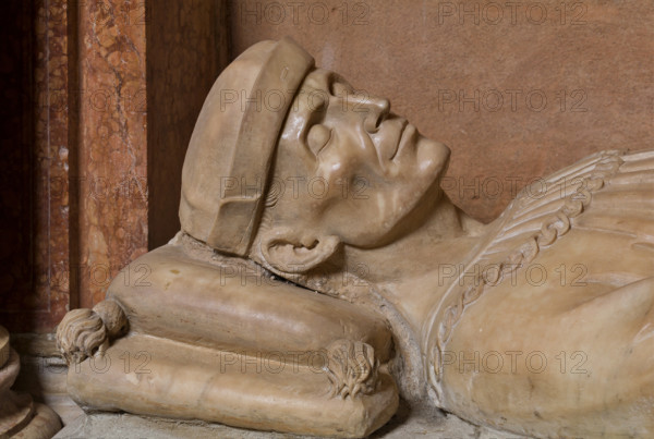 Modena, Duomo, interno, navata destra: monumento funerario dedicato a Francesco Molza; di Bartolomeo Spani, 1516. Marmo di Carrara, marmo proconnesio, pietra d'Istria e rosso ammonitico.

[ENG]
Modena, Cathedral, interior, right aisle: funerary monument dedicated to Francesco Molza; Bartolomeo Spani, 1516. Carrara marble, Proconnesian marble, Istrian stone and red ammonitic stone.
Duomo, Modena (MO), Emilia Romagna, Italia - Italy