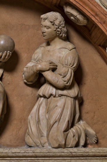 Modena, Duomo, interno, navata destra: monumento funerario dedicato a Francesco Molza; di Bartolomeo Spani, 1516. Marmo di Carrara, marmo proconnesio, pietra d'Istria e rosso ammonitico.

[ENG]
Modena, Cathedral, interior, right aisle: funerary monument dedicated to Francesco Molza; Bartolomeo Spani, 1516. Carrara marble, Proconnesian marble, Istrian stone and red ammonitic stone.
Duomo, Modena (MO), Emilia Romagna, Italia - Italy