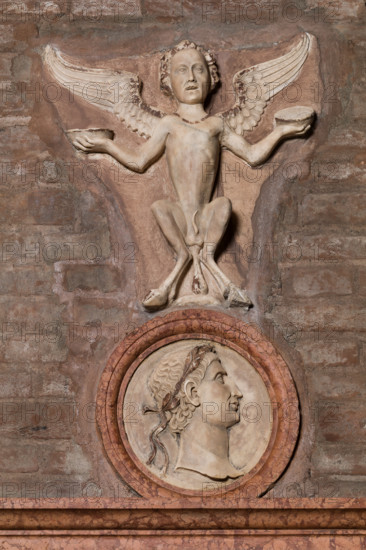 Modena, Duomo, interno, navata destra: monumento funerario dedicato a Francesco Molza; di Bartolomeo Spani, 1516. Marmo di Carrara, marmo proconnesio, pietra d'Istria e rosso ammonitico.

[ENG]
Modena, Cathedral, interior, right aisle: funerary monument dedicated to Francesco Molza; Bartolomeo Spani, 1516. Carrara marble, Proconnesian marble, Istrian stone and red ammonitic stone.
Duomo, Modena (MO), Emilia Romagna, Italia - Italy