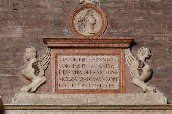 Modena, Duomo, interno, navata destra: monumento funerario dedicato a Francesco Molza; di Bartolomeo Spani, 1516. Marmo di Carrara, marmo proconnesio, pietra d'Istria e rosso ammonitico.

[ENG]
Modena, Cathedral, interior, right aisle: funerary monument dedicated to Francesco Molza; Bartolomeo Spani, 1516. Carrara marble, Proconnesian marble, Istrian stone and red ammonitic stone.
Duomo, Modena (MO), Emilia Romagna, Italia - Italy