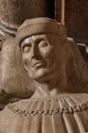 Modena, Duomo, interno, navata destra: monumento funerario dedicato a Francesco Molza; di Bartolomeo Spani, 1516. Marmo di Carrara, marmo proconnesio, pietra d'Istria e rosso ammonitico.

[ENG]
Modena, Cathedral, interior, right aisle: funerary monument dedicated to Francesco Molza; Bartolomeo Spani, 1516. Carrara marble, Proconnesian marble, Istrian stone and red ammonitic stone.
Duomo, Modena (MO), Emilia Romagna, Italia - Italy