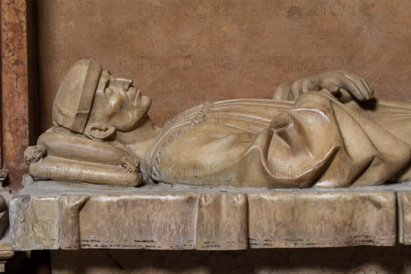 Modena, Duomo, interno, navata destra: monumento funerario dedicato a Francesco Molza; di Bartolomeo Spani, 1516. Marmo di Carrara, marmo proconnesio, pietra d'Istria e rosso ammonitico.

[ENG]
Modena, Cathedral, interior, right aisle: funerary monument dedicated to Francesco Molza; Bartolomeo Spani, 1516. Carrara marble, Proconnesian marble, Istrian stone and red ammonitic stone.
Duomo, Modena (MO), Emilia Romagna, Italia - Italy