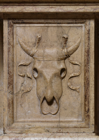 Modena, Duomo, interno, navata destra: monumento funerario dedicato a Francesco Molza; di Bartolomeo Spani, 1516. Marmo di Carrara, marmo proconnesio, pietra d'Istria e rosso ammonitico.

[ENG]
Modena, Cathedral, interior, right aisle: funerary monument dedicated to Francesco Molza; Bartolomeo Spani, 1516. Carrara marble, Proconnesian marble, Istrian stone and red ammonitic stone.
Duomo, Modena (MO), Emilia Romagna, Italia - Italy